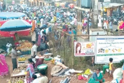 Crowds throng Ponda Market