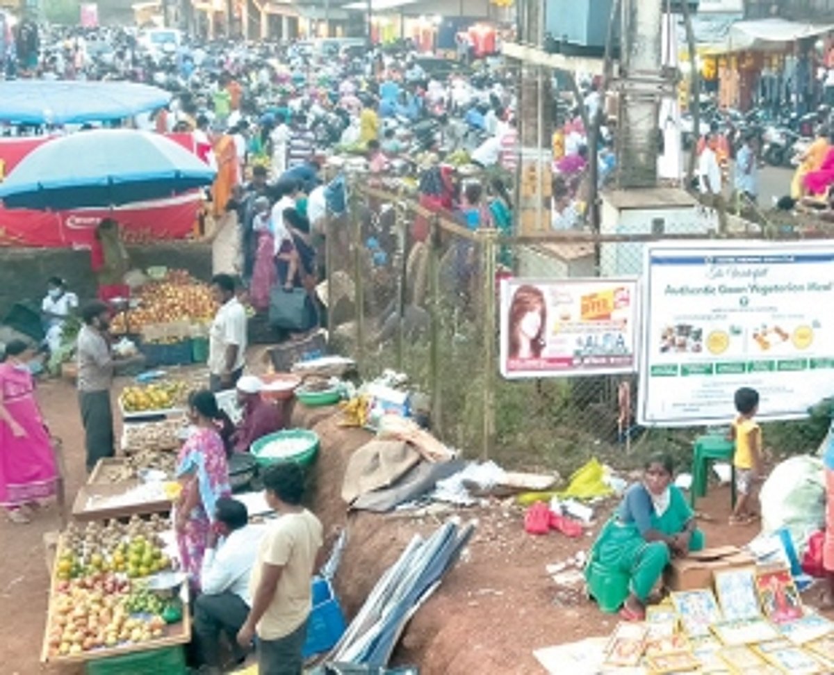 Crowds throng Ponda Market