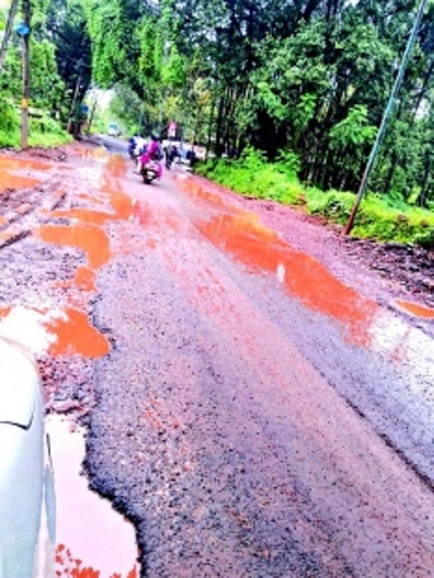 Cuncolim locals aghast as dug-up road turns accident hub, demand action against negligent contractor