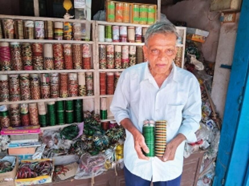 Cuncolim’s last-surviving bangle sellers refuse to call it a day