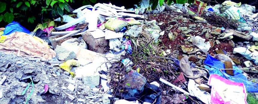 Curchorem-Cacora Council accused of dumping waste near residential area 1 Curchorem-Cacora Council accused of
dumping waste near residential area