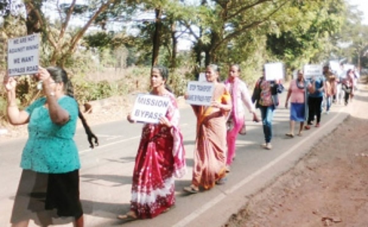 Curchorem-Tilamol locals  hold rally for mining bypass