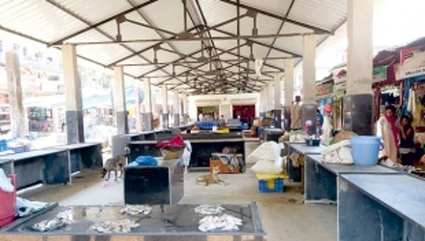 Curchorem fish vendors demand market shed completion