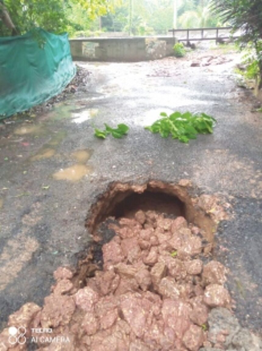 Curchorem roads in disarray due to heavy showers