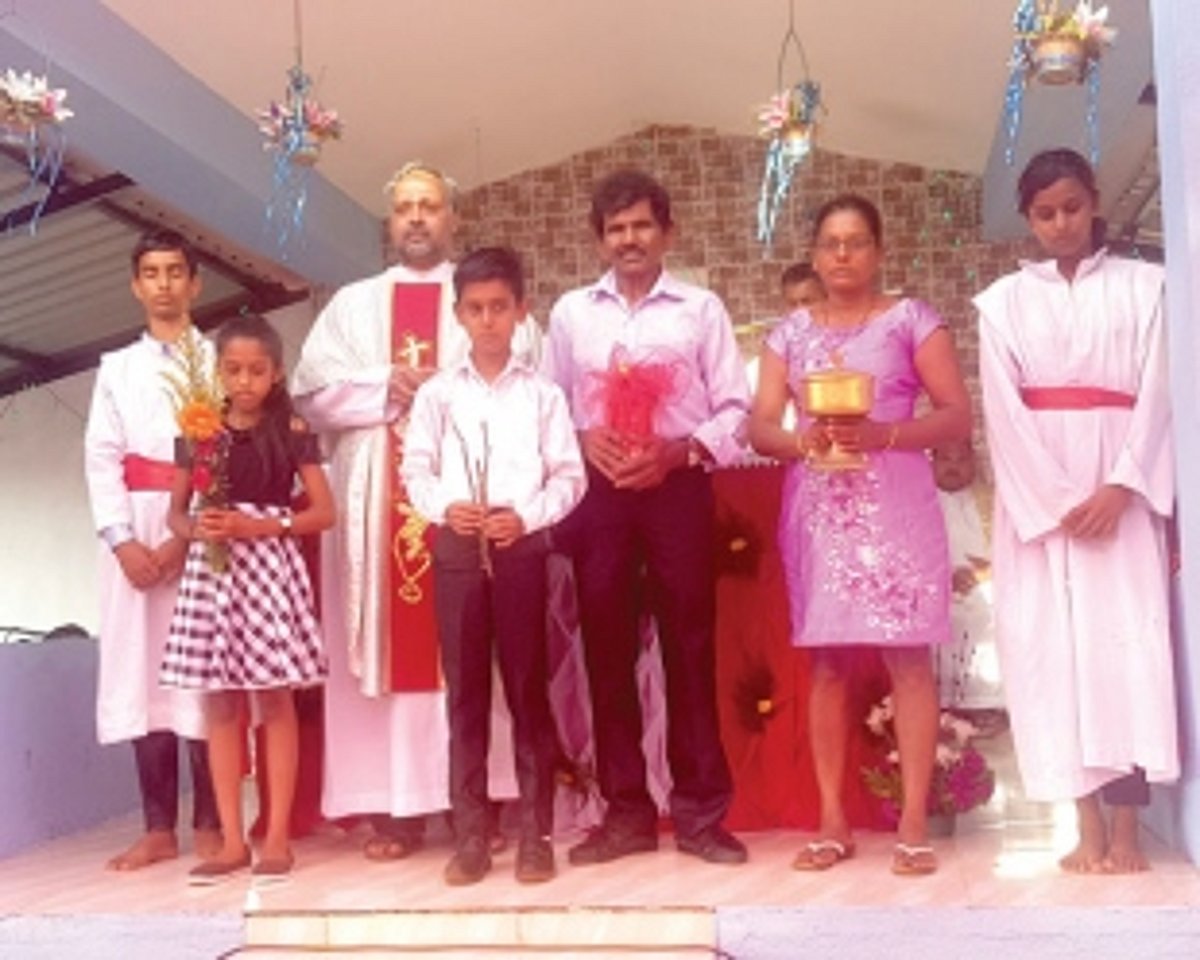 Curdikars celebrate Holy Cross feast with religious fervour