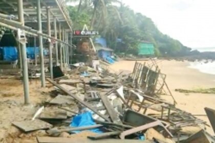 Curlies demolition continues  under police protection