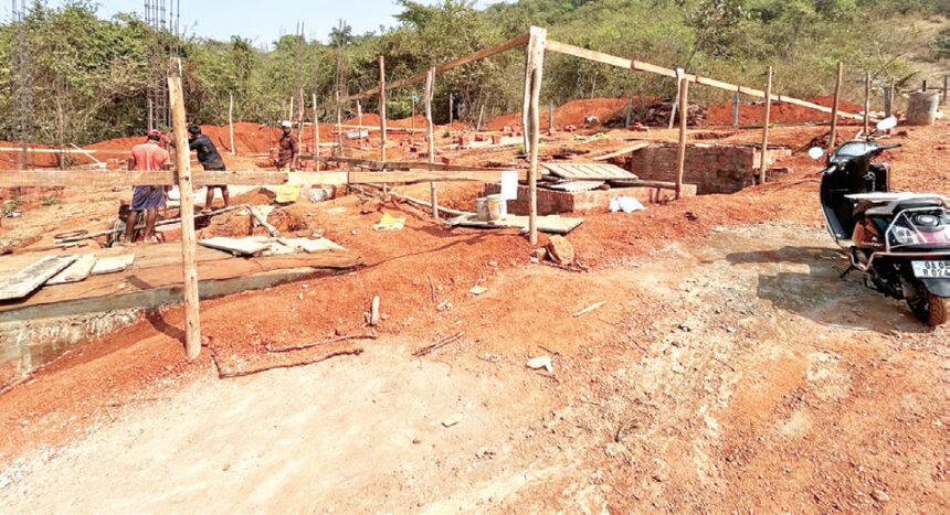 Curti-Khandepar VP inspects
alleged illegal construction