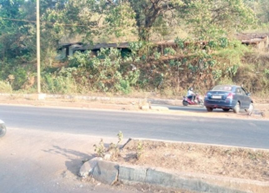 Curti-Khandepar locals demand widening of Curti service road