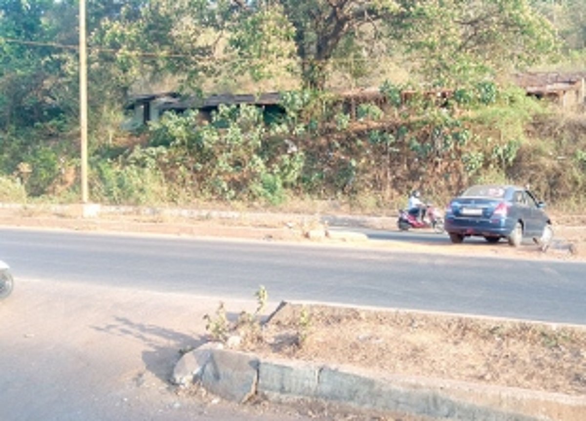 Curti-Khandepar locals demand widening of Curti service road