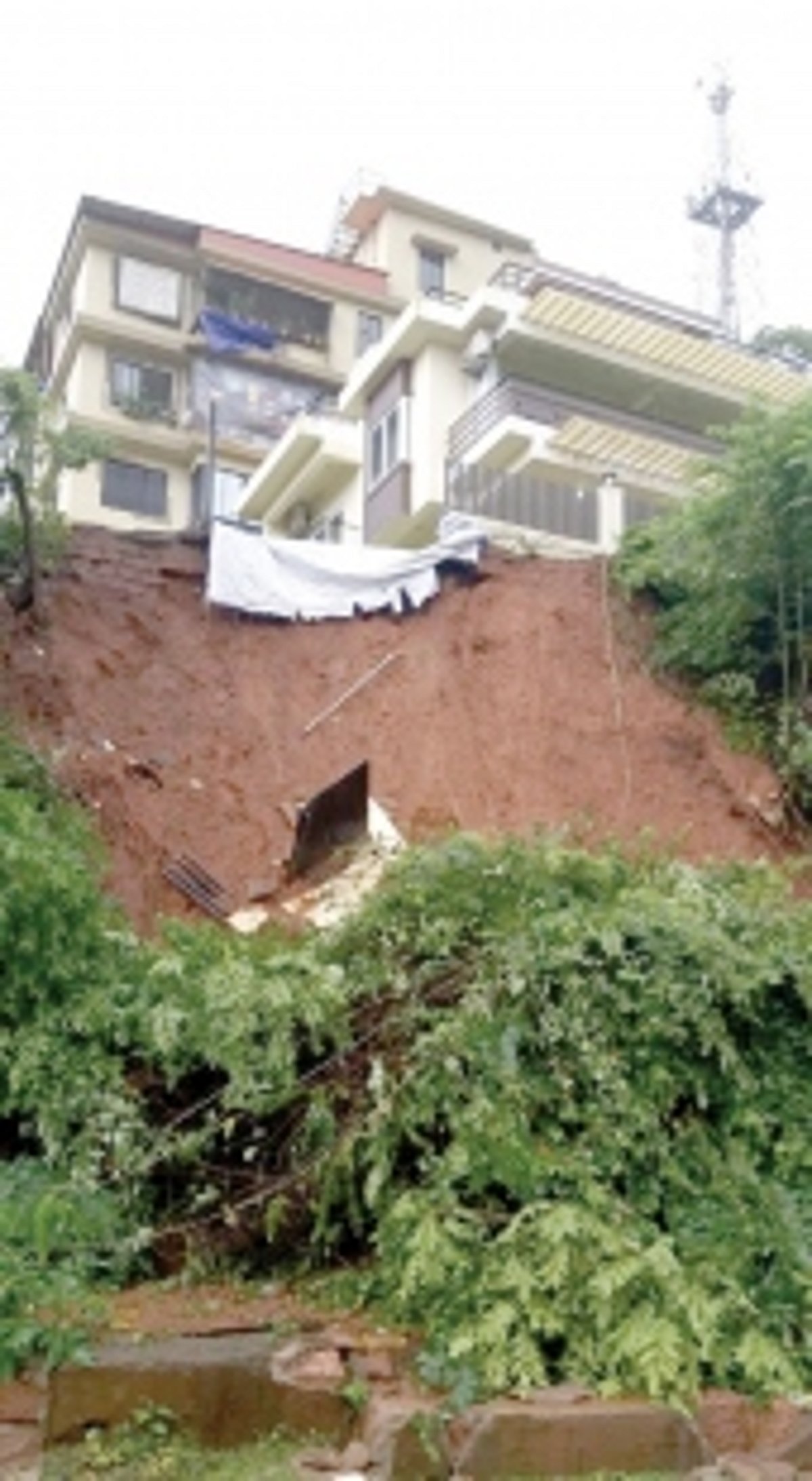 Curti building on the verge of collapse after landslide