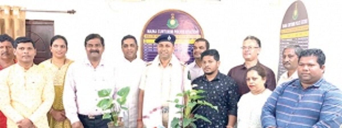 Curtorim locals felicitate PI for solving murder case in 24 hours