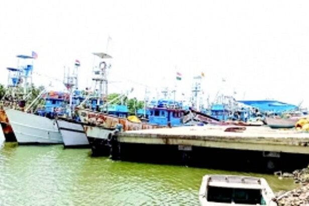 Cutbona boat owners offer to take over jetty affairs, demand redressal of grievances
