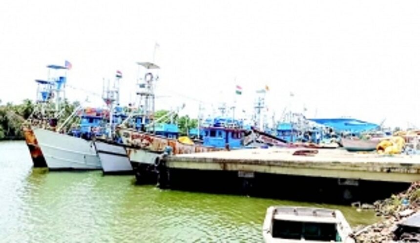 Cutbona boat owners offer to take over jetty affairs, demand redressal of grievances 1 Cutbona boat owners offer to take over jetty affairs, demand redressal of grievances