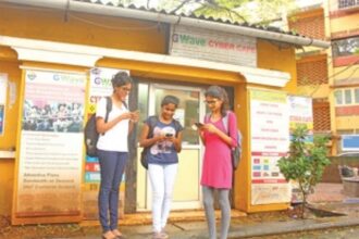 Cybercafes – The new-age dinosaurs?