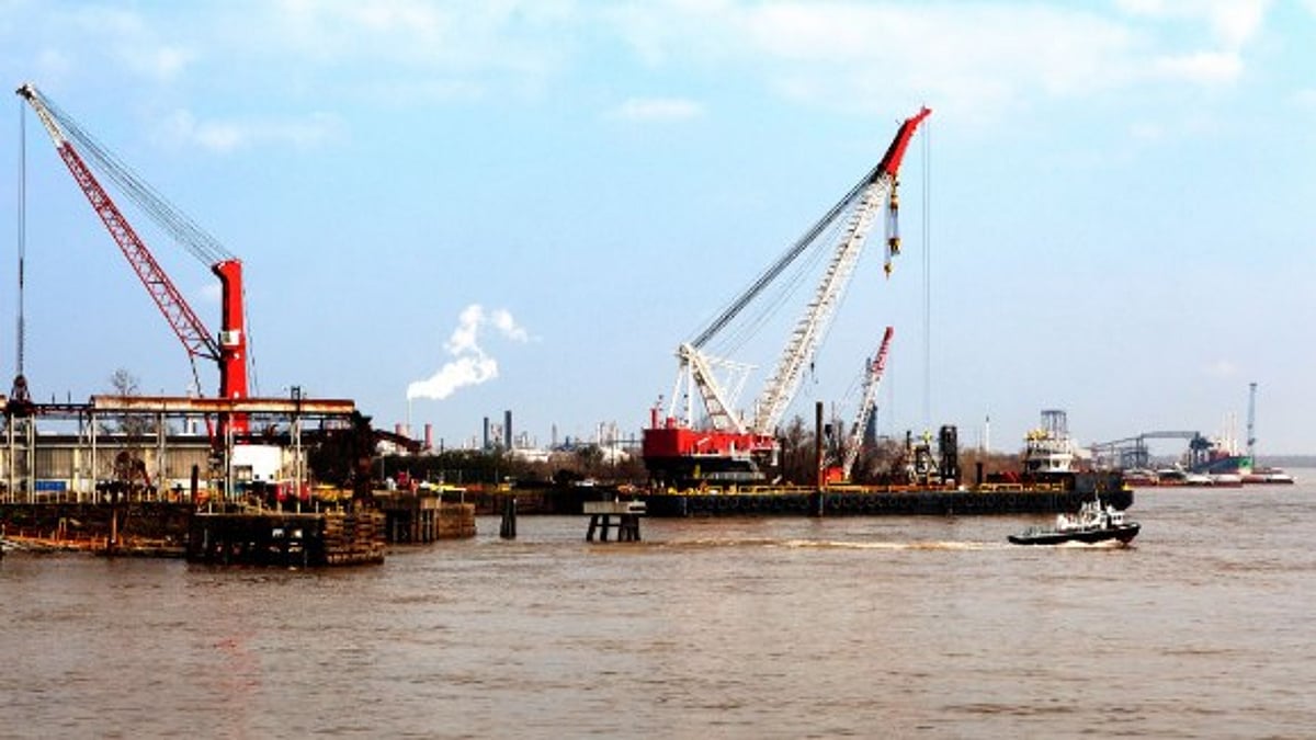 Cyclonic Weather Halts Operations at Mormugao Port: All Vessels Moved to Safer Waters