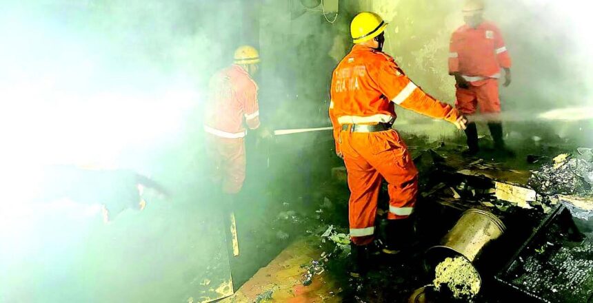 Cylinder blast at Rumdamol guts tea stall, damages two vehicles 1 Cylinder blast at Rumdamol guts tea stall, damages two vehicles