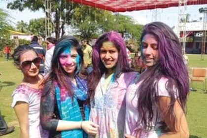 DOES YOUR SMART PHONE NEED TO PLAY HOLI TOO?
