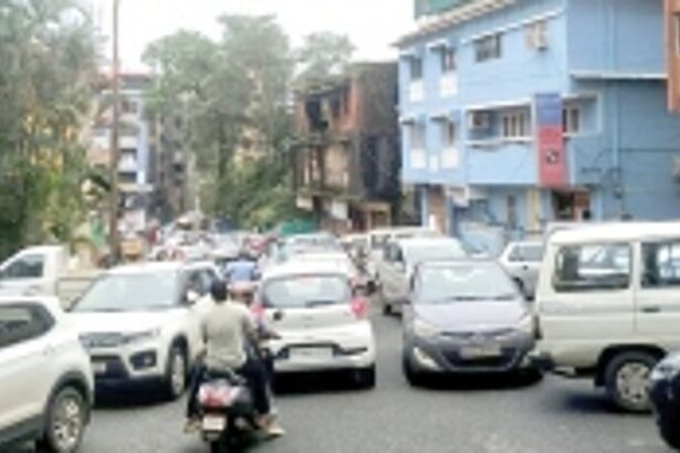 DOUBLE PARKING IN MARGAO: Senseless  citizens or ineffective traffic management?