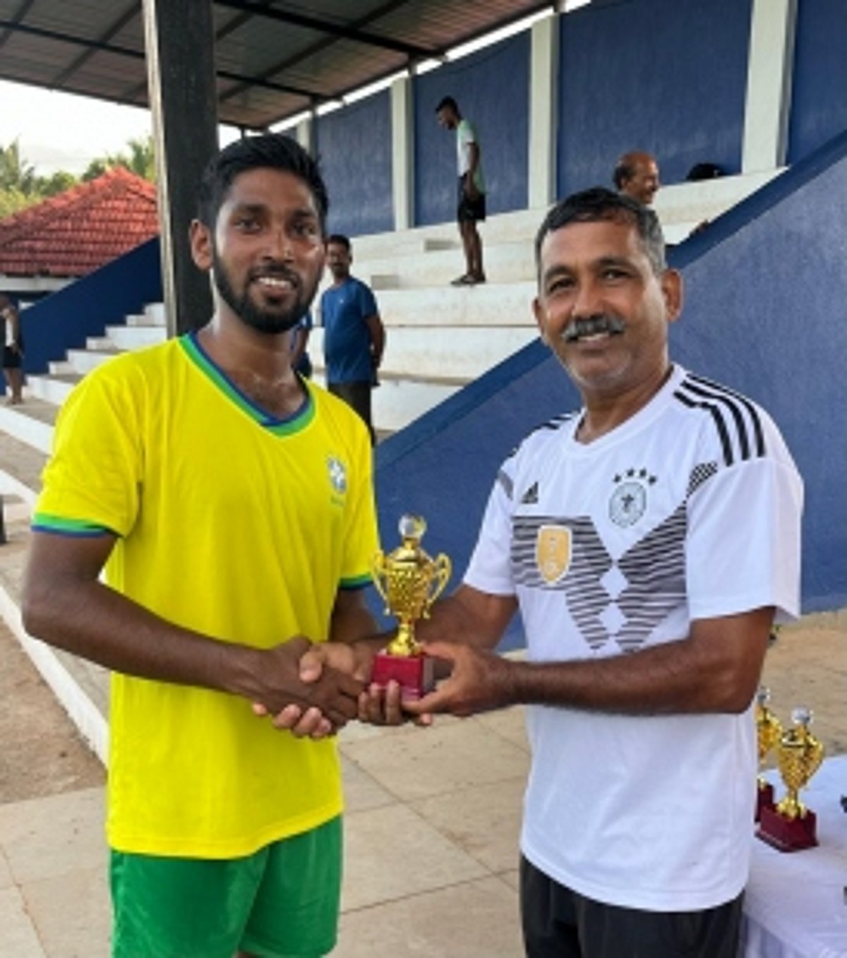 Dados Boys storm into final