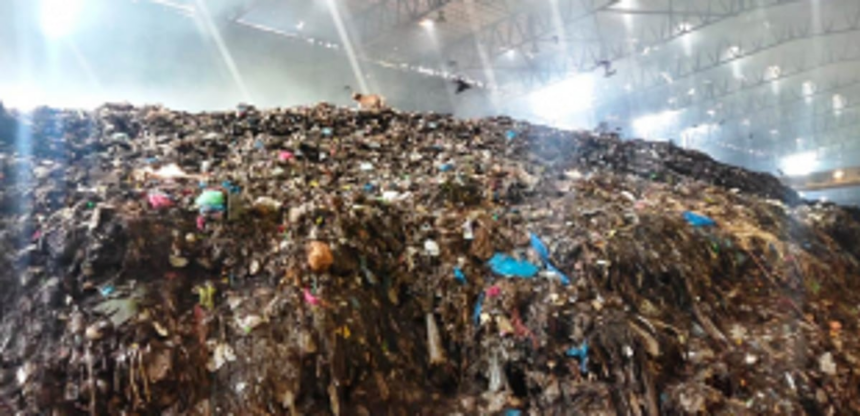 Daily waste piled at shed of treatment plant gives MMC a headache