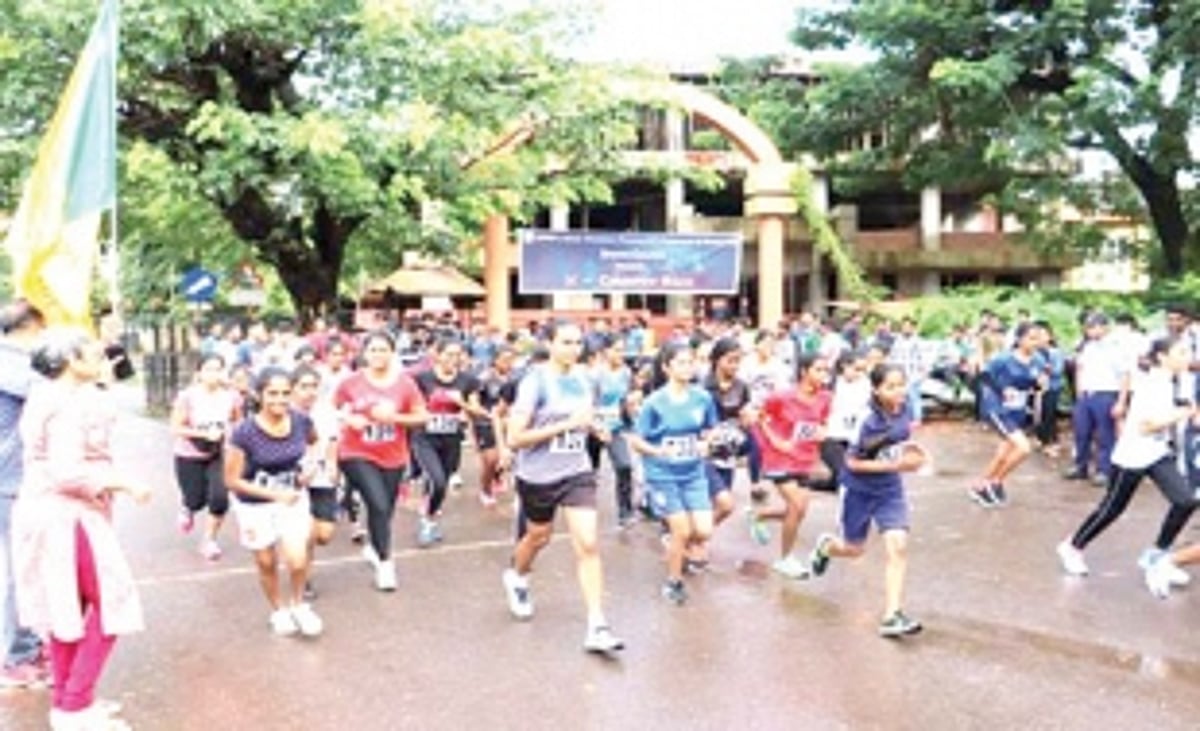 Damodar College hold inter-class & staff race
