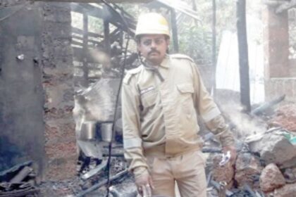 Daring act of firemen saves house