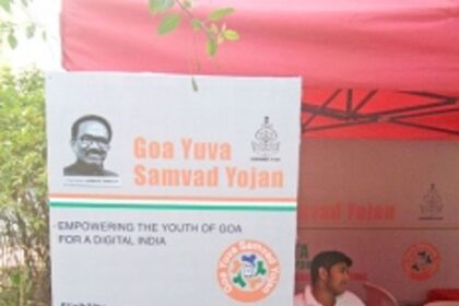 Data  Claus rings in Christmas early