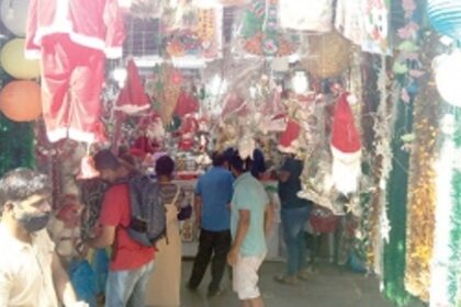 Dealers and shopkeepers have mixed reaction  on Christmas sales