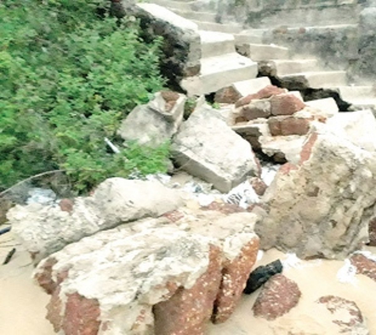 Death trap at Sernabatim Beach