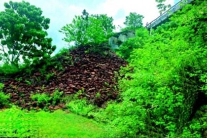 Debris from 2021 link road construction still litters Loutolim khazans