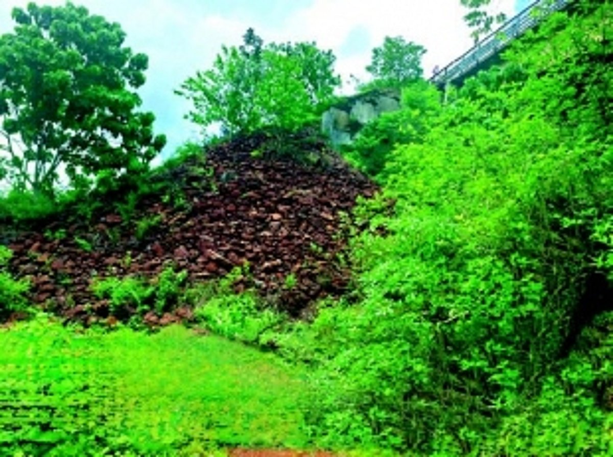 Debris from 2021 link road construction still litters Loutolim khazans