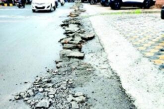 Debris near Comba railway crossing needs clearing