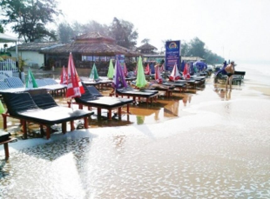 Debris of devastation, sullies peak season in Candolim