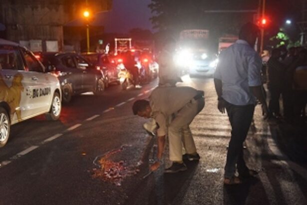 Deceased’s son says will not perform dad’s last rites till speed breakers are installed at Chimbel junction