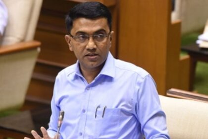 Decision on curfew after consulting expert committee: CM