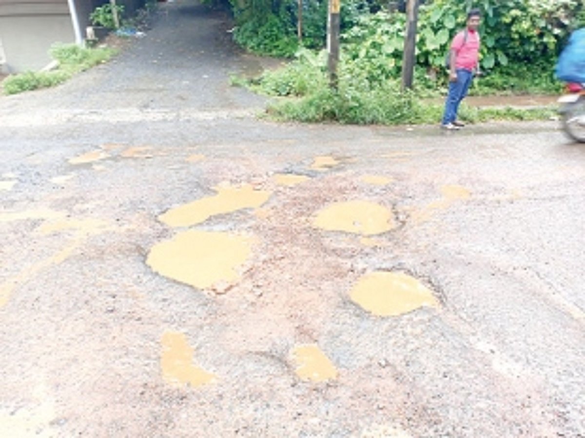 Deep potholes on busy Balli road  leave locals anxious about accidents