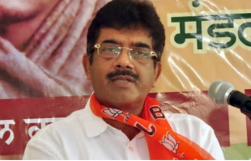 Defected Cong  MLAs yet to get  Cabinet berths