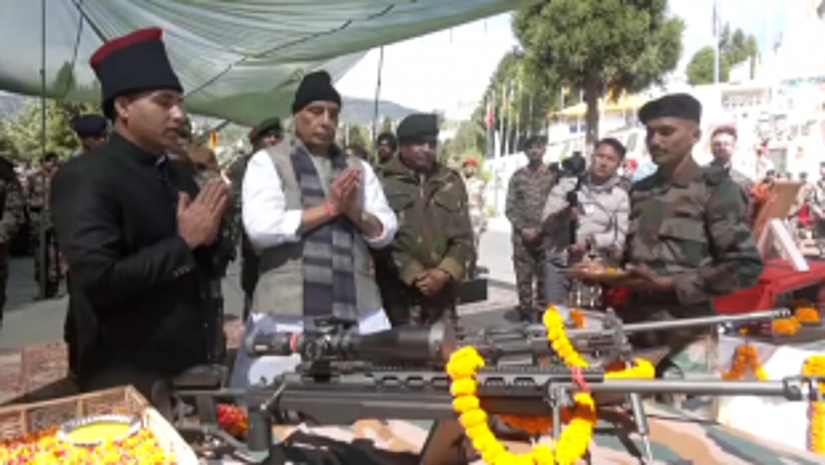 Defence Minister Rajnath Singh Offers Shashtra Puja in Tawang, Arunachal Pradesh on Vijaya Dashami