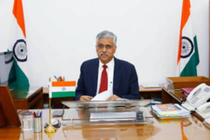 Defence Secretary visits Goa Shipyard