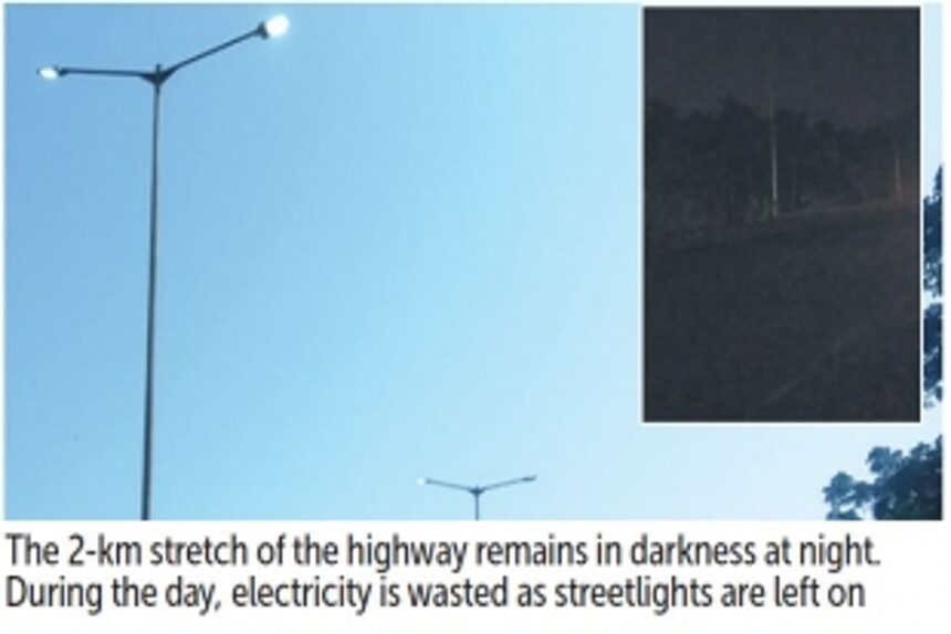 Defunct streetlights leave Dhavlim-Farmagudi NH in darkness at night