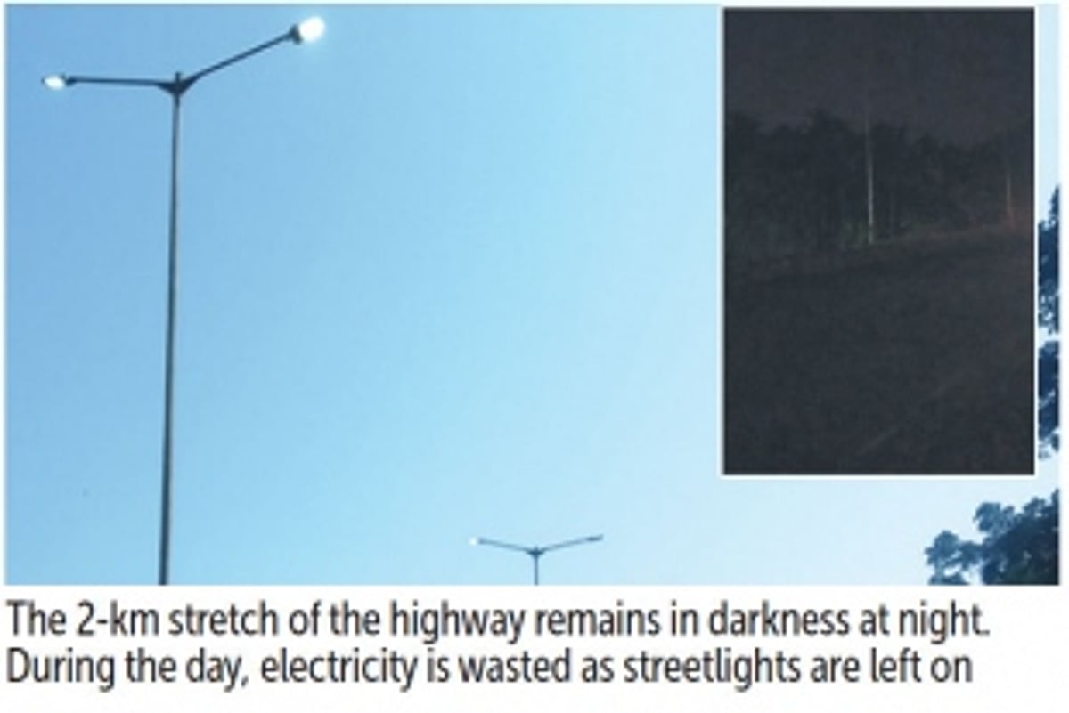 Defunct streetlights leave Dhavlim-Farmagudi NH in darkness at night