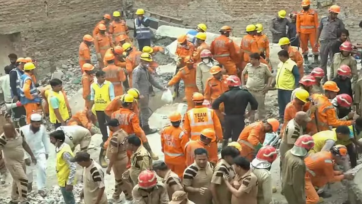 Delhi Building Collapse: 4 Dead, 14 Rescued in Mustafabad Tragedy Amid Heavy Rain