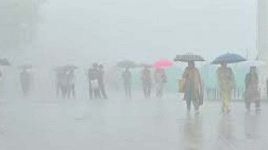 Delhi-NCR Faces Red Alert as Heavy Rain Triggers Waterlogging, Traffic Disruption