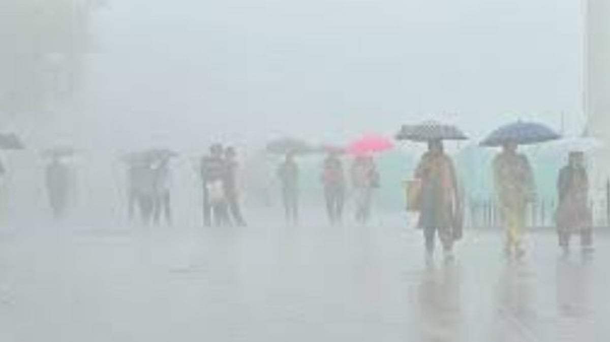 Delhi-NCR Faces Red Alert as Heavy Rain Triggers Waterlogging, Traffic Disruption