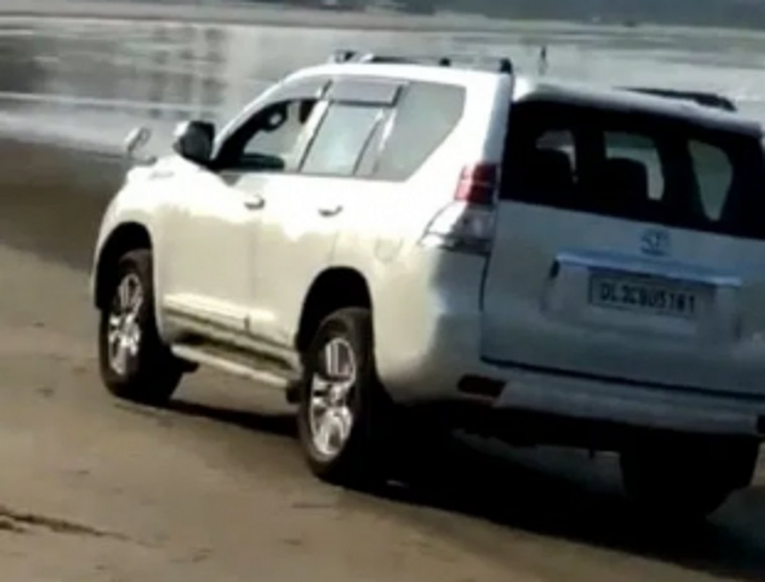Delhi native held for driving car on Morjim Beach 1 Delhi native held for driving car on Morjim Beach