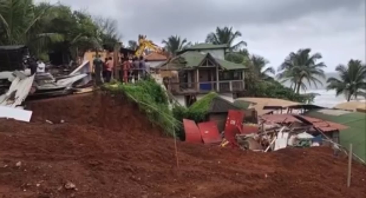 Demolition of Curlies Beach Shack continues for the second day