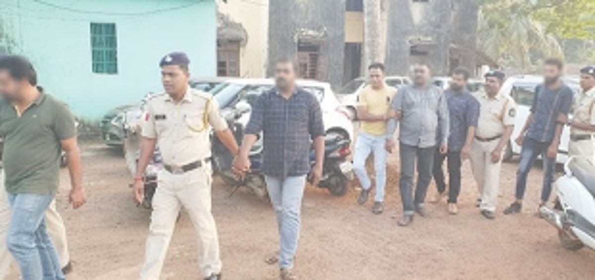 Demonetised notes worth Rs 1.48 cr seized