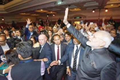 Demonstrations greet Modi in UK, turn aggressive as Indian tricolour ripped