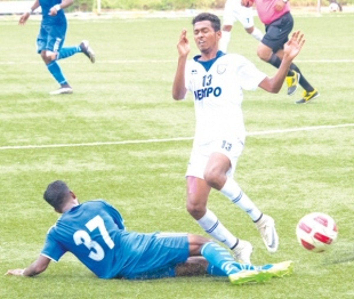 Dempo edge past Calangute to go atop