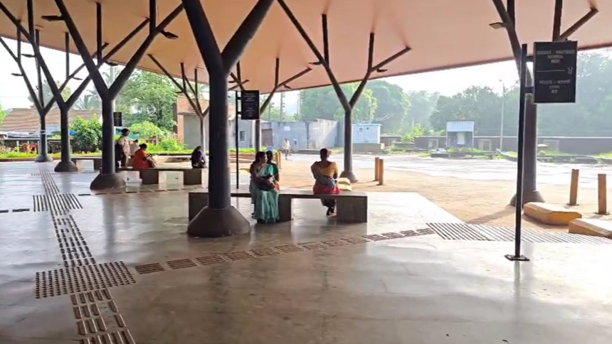 Despite Grand Bus Station, Pedne Residents Struggle for Basic Bus Services; Passengers Urge CM's Intervention 1 Despite Grand Bus Station, Pedne Residents Struggle for Basic Bus Services; Passengers Urge CM's Intervention